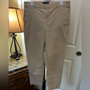 Banana Republic Women’s Khaki Chino Pants SIZE 8